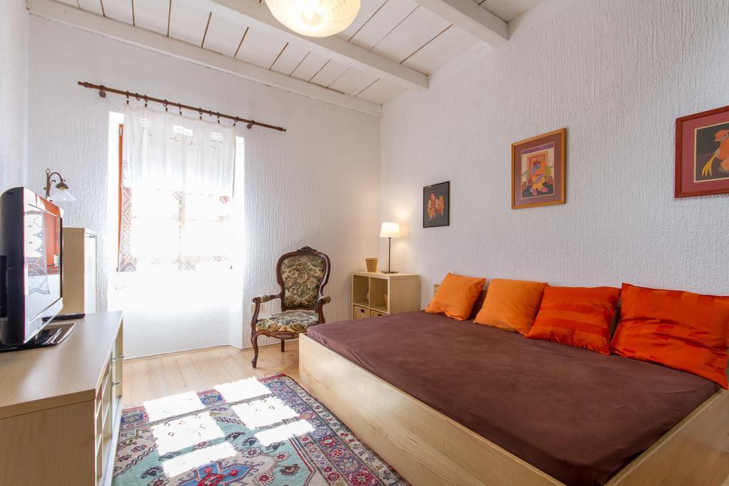 Apartment Vintage By Locap Group ไพราน ภายนอก รูปภาพ